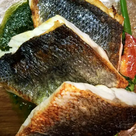 Branzino e asparagi
