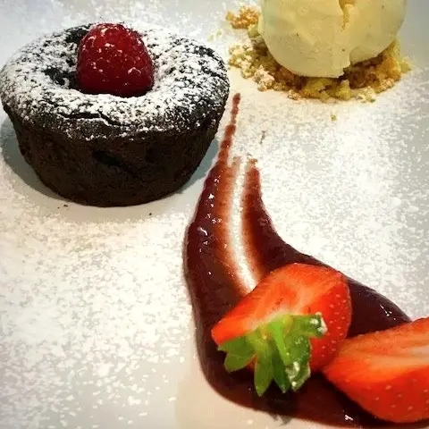 Warm chocolate cake