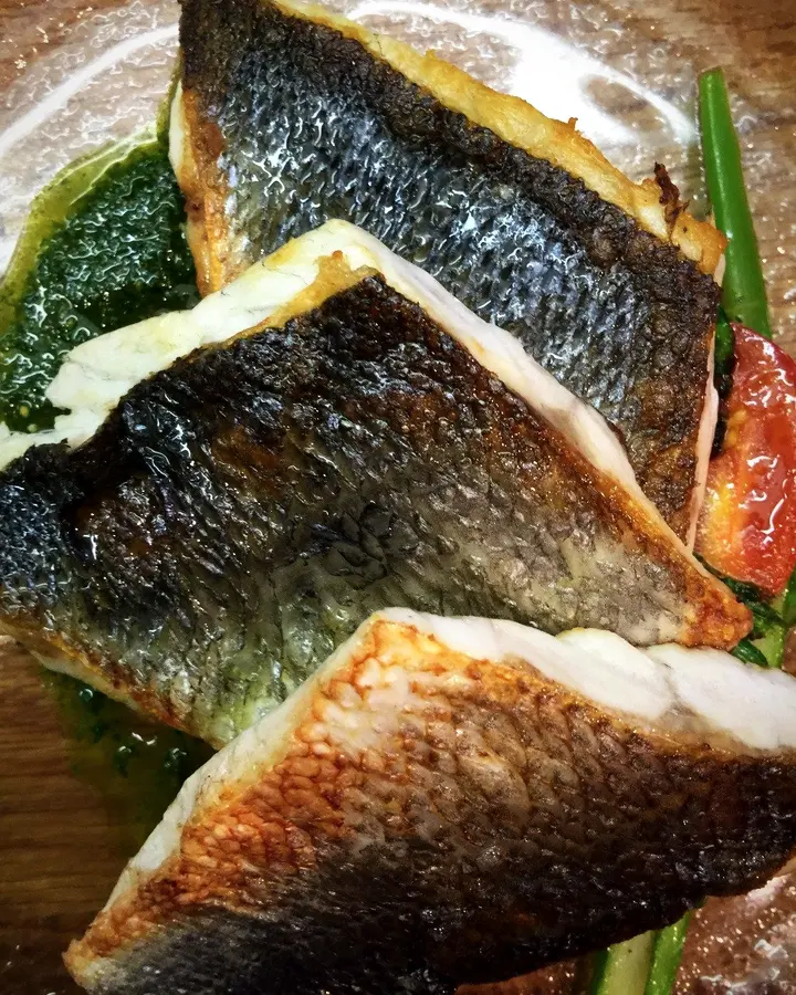 Pan-fried sea bass fillets with asparagus and pesto