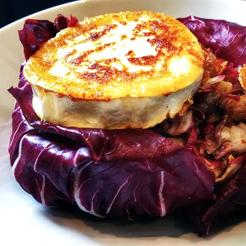Radicchio salad with roasted goat’s cheese